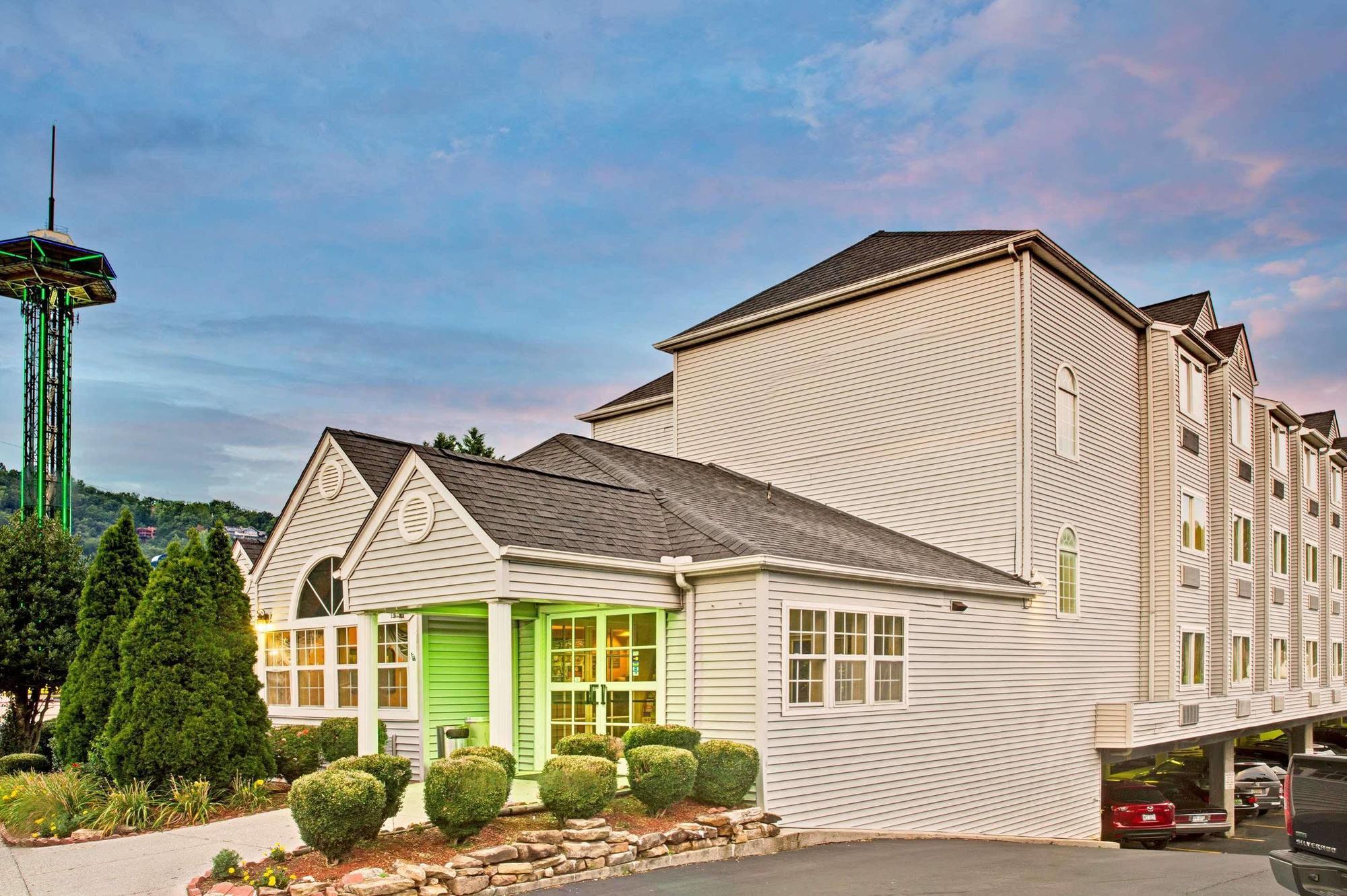 Microtel Inn & Suites By Wyndham Gatlinburg Exterior photo