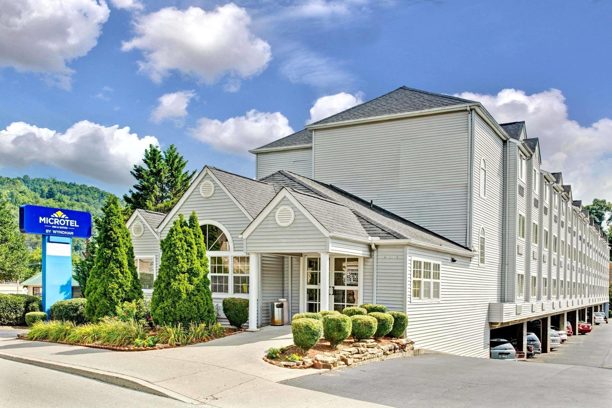Microtel Inn & Suites By Wyndham Gatlinburg Exterior photo